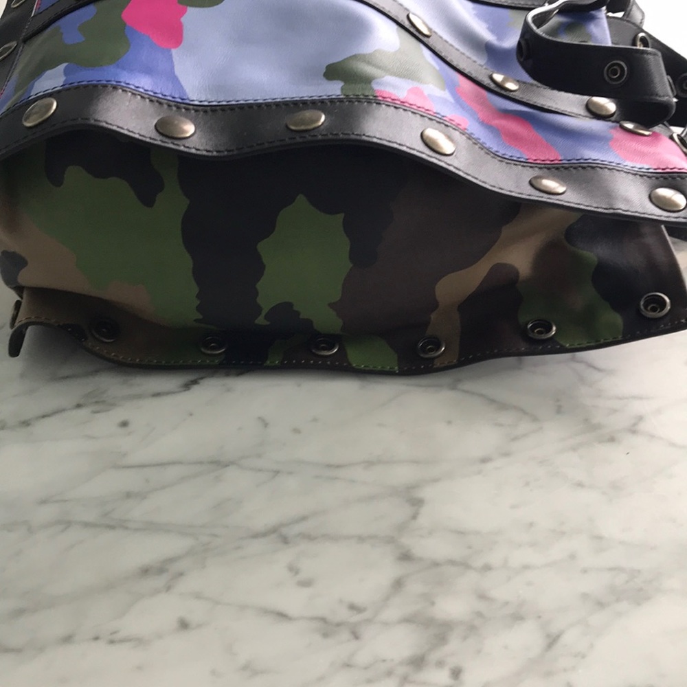 🎉SOLD ON EBAY🎉 - Moschino Camo Print Tote (NEW) - Picture 10 of 16